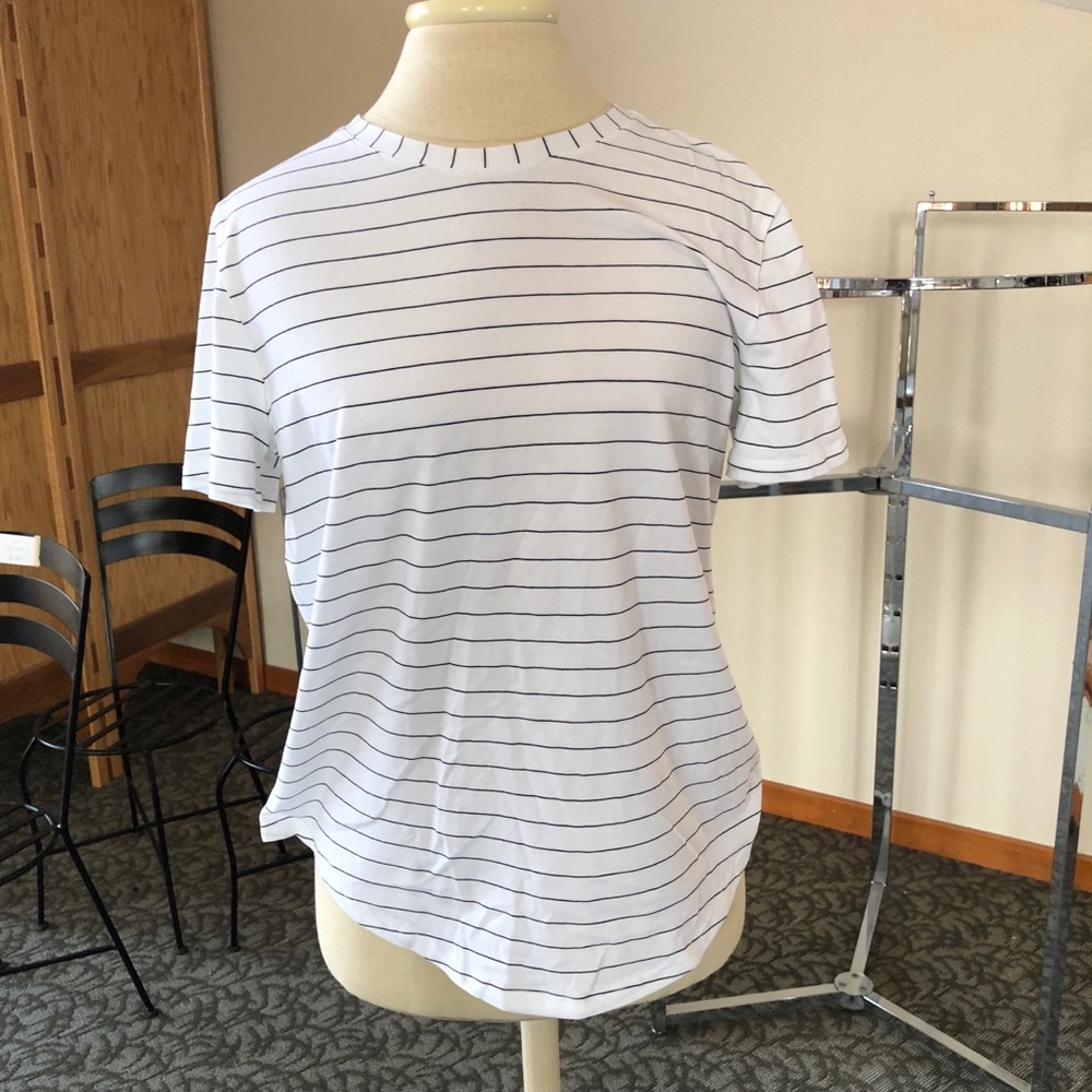 Lululemon T-shirt